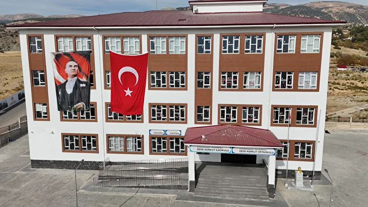 Kahramanmaraş'ta zelzelenin yaraları sarılıyor: İnşa edilen okul sayısı 61'e ulaştı 4 kahramanmarasta zelzelenin yaralari sariliyor insa edilen okul sayisi 61e ulasti 3 kztf6nff