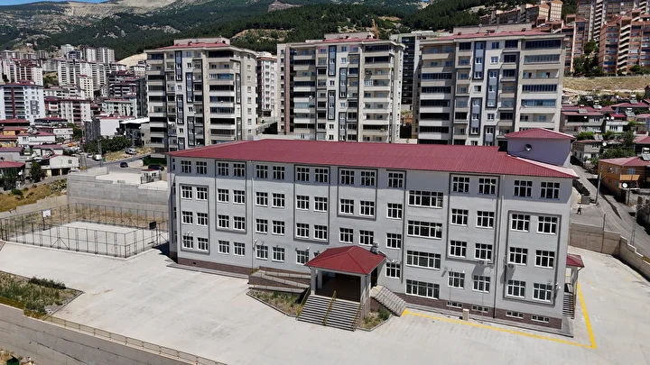 Kahramanmaraş'ta zelzelenin yaraları sarılıyor: İnşa edilen okul sayısı 61'e ulaştı 6 kahramanmarasta zelzelenin yaralari sariliyor insa edilen okul sayisi 61e ulasti 5 3LJ9Pf61