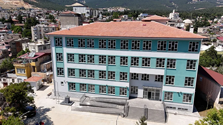 Kahramanmaraş'ta zelzelenin yaraları sarılıyor: İnşa edilen okul sayısı 61'e ulaştı 7 kahramanmarasta zelzelenin yaralari sariliyor insa edilen okul sayisi 61e ulasti 6 a1iCQPuf