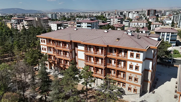Kahramanmaraş'ta zelzelenin yaraları sarılıyor: İnşa edilen okul sayısı 61'e ulaştı 9 kahramanmarasta zelzelenin yaralari sariliyor insa edilen okul sayisi 61e ulasti 8 KgAFj4bN