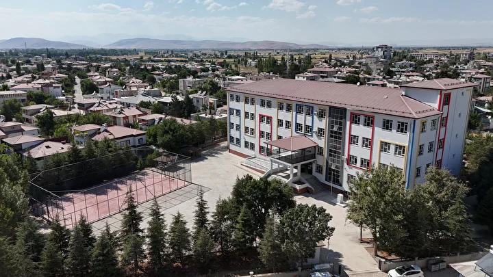 Kahramanmaraş'ta zelzelenin yaraları sarılıyor: İnşa edilen okul sayısı 61'e ulaştı 10 kahramanmarasta zelzelenin yaralari sariliyor insa edilen okul sayisi 61e ulasti 9 mMaIzgLe