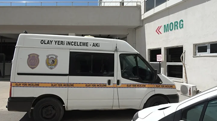 Kalıp ustası inşaatın 4’üncü katından düşüp öldü 4 kalip ustasi insaatin 4uncu katindan dusup oldu 3 QDC4zjI1