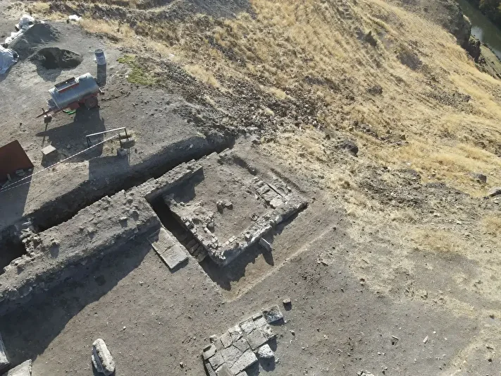 karstaki ani oren yerinde tarihi kesif selcuklu kumbeti gun yuzune cikarildi 3 qm9yzZnr