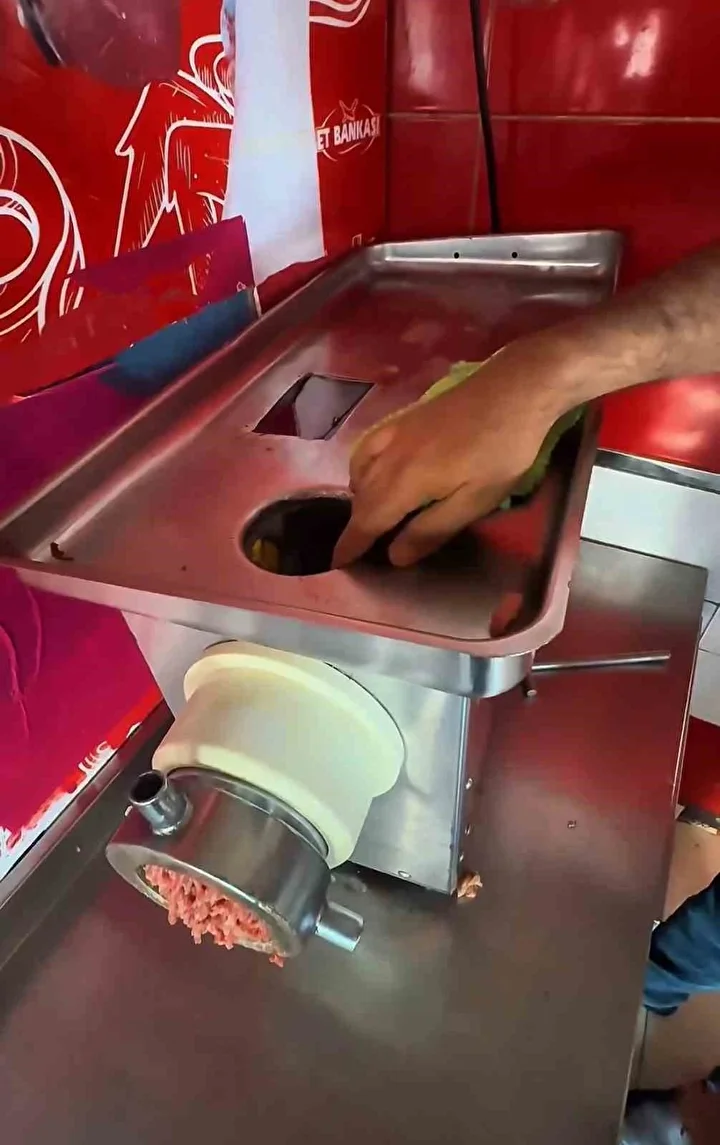 kasapta akilalmaz duzenek pak etler kasaba bozuk etler vatandasa 2 NU6cWVWF