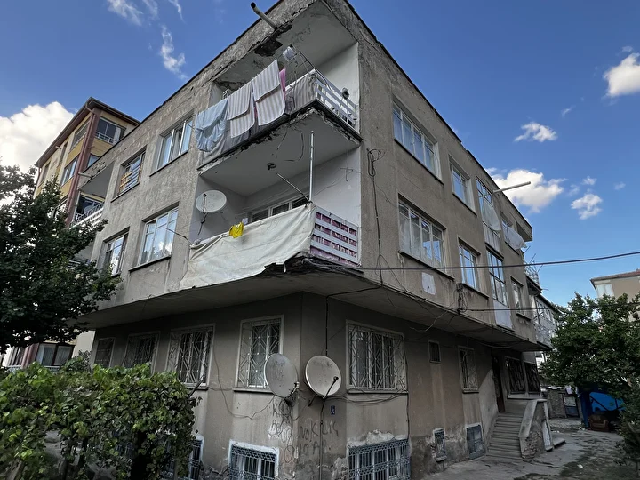 Kayseri’de birinci katın balkonundan düşen bebek yaralandı 2 kayseride birinci katin balkonundan dusen bebek yaralandi 1 g4IlGrTh