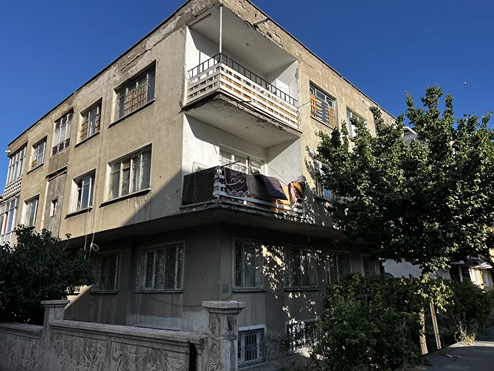 Kayseri’de birinci katın balkonundan düşen bebek yaralandı 4 kayseride birinci katin balkonundan dusen bebek yaralandi 3 4LCFVFrr