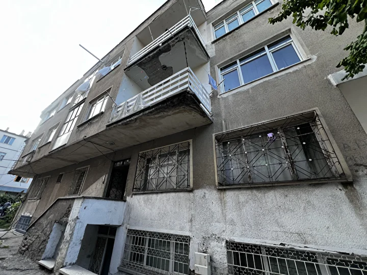 Kayseri’de birinci katın balkonundan düşen bebek yaralandı 5 kayseride birinci katin balkonundan dusen bebek yaralandi 4 vCWF7Hu5