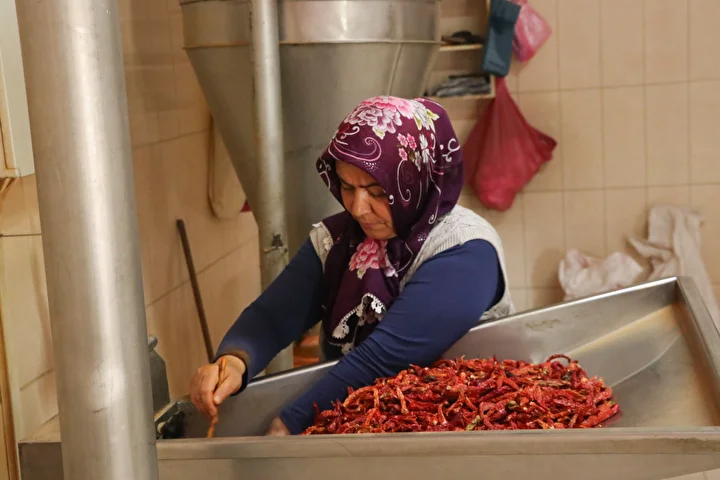 kayseride uretiliyor avrupada kapis kapis satiliyor sokak ortasinda 12 ton yapiliyor kilosu 750 lira AmulOZzu