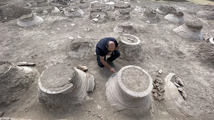 kevenli kalesi kalintisinda civi yazili 76 pithos ortaya cikarildi 10 qvMcsiCm