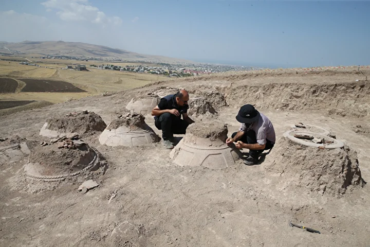 kevenli kalesi kalintisinda civi yazili 76 pithos ortaya cikarildi 6 a4iIlMsA