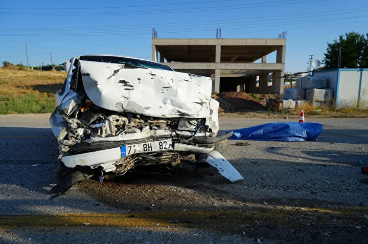 kirikkalede arabalar bas basa carpisti soforler hayatini kaybetti 1 jh2FLWcG