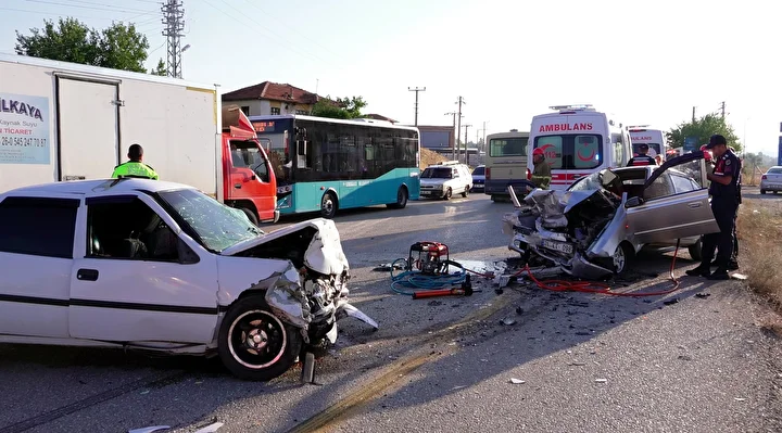 kirikkalede arabalar bas basa carpisti soforler hayatini kaybetti 2 LctdMiG5