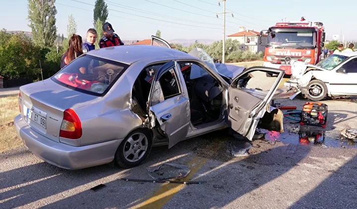 kirikkalede arabalar bas basa carpisti soforler hayatini kaybetti 3 uuQ66DTY