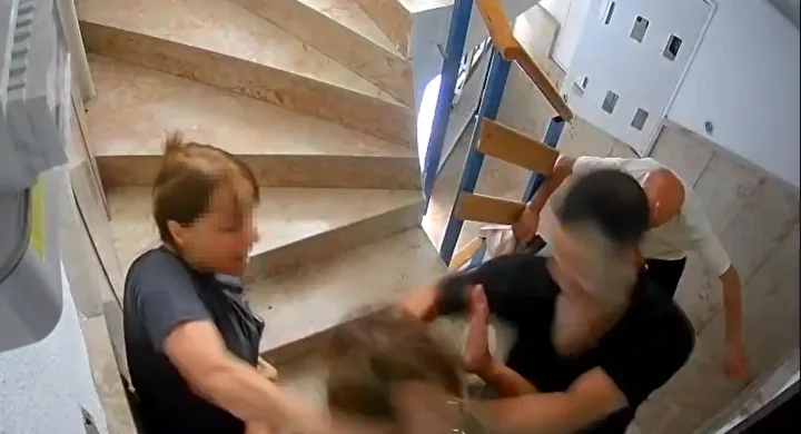 Komşuların kedi besleme hengamesi: Apartmanda tekme yumruk hücum 5 komsularin kedi besleme hengamesi apartmanda tekme yumruk hucum 4