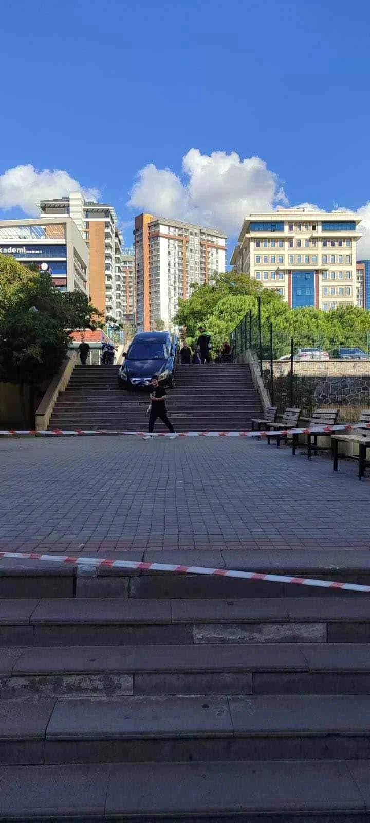 kucukcekmecede sofor fark etmedigi merdivenlerde asili kaldi 2 CivRMKf2