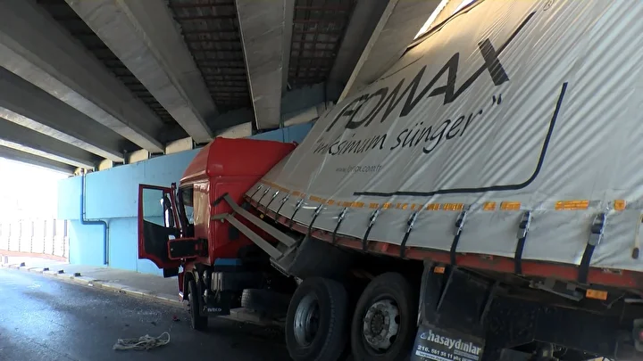 kucukcekmecede tir alt gecide sikisti 0 yn6tYyAh