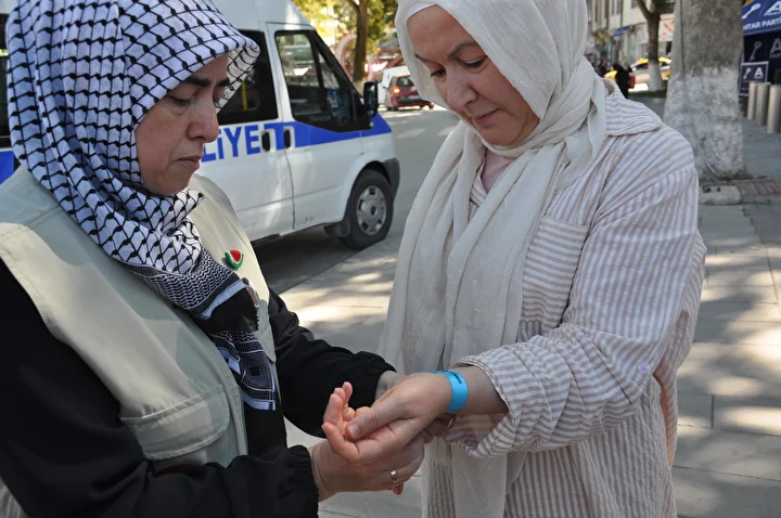 kutahyada global sumud filosuna mavi kurdeleli dayanak aktifligi yapildi 5 WarjU28c