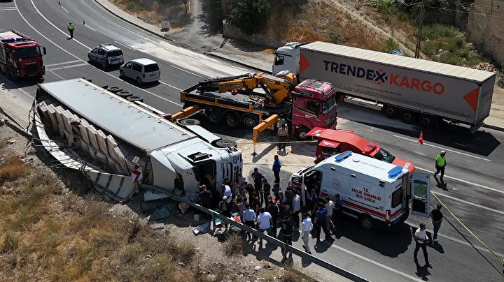 malatyada agir yaralanan tir soforu helikopterle hastaneye sevk edildi 1 HkwZOaBd