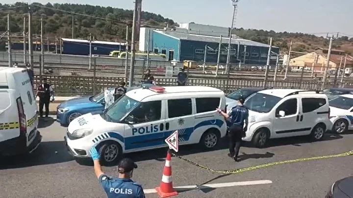 marmaray istasyonu onunde fec olay arac icinden ceset cikti 2 NNbRgpCO
