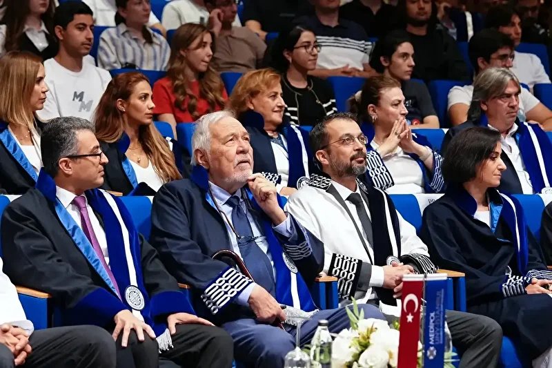 Medipol'de birinci ders Prof. Dr. İlber Ortaylı ile başladı: Fatih Rönesans'ın en parlak hükümdarıdır 1 medipolde birinci ders prof dr ilber ortayli ile basladi fatih ronesansin en parlak hukumdaridir G4F47lAO