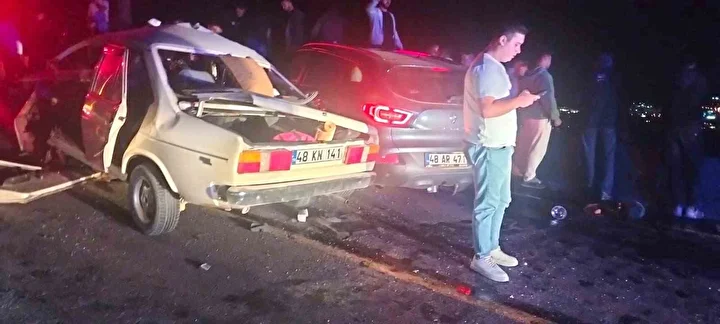 mentesede korkutan kaza 2si agir 4 yarali 3 jMfBe9J6