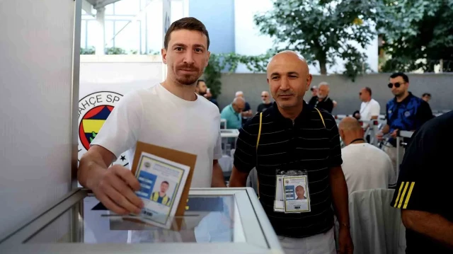 Mert Hakan Yandaş kongrede ihlal yaptı: Oyu geçersiz sayılacak mert hakan yandas kongrede ihlal yapti oyu gecersiz sayilacak EX55Z1W7.webp