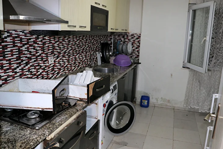 Meskenini lağım suyu bastı bütün eşyalar kullanılamaz hale geldi: 4 çocuğuyla sokakta kalan bayan yardım istiyor 6 meskenini lagim suyu basti butun esyalar kullanilamaz hale geldi 4 cocuguyla sokakta kalan bayan 4W3FBsjm