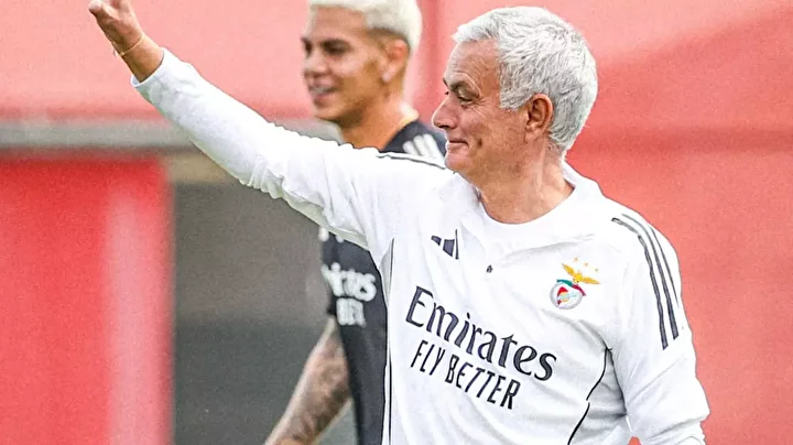 mourinhodan birinci galibiyeti sonrasi sok kelamlar ayrilan teknik yonetici cok aci cekiyor 0 BqdUSSFr