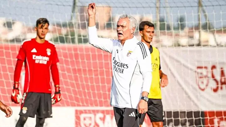 mourinhodan birinci galibiyeti sonrasi sok kelamlar ayrilan teknik yonetici cok aci cekiyor 1 tjaWn8MH
