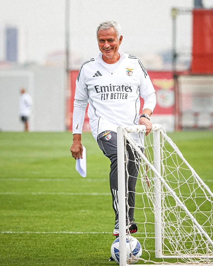 mourinhodan birinci galibiyeti sonrasi sok kelamlar ayrilan teknik yonetici cok aci cekiyor 5 jsDpWhjK