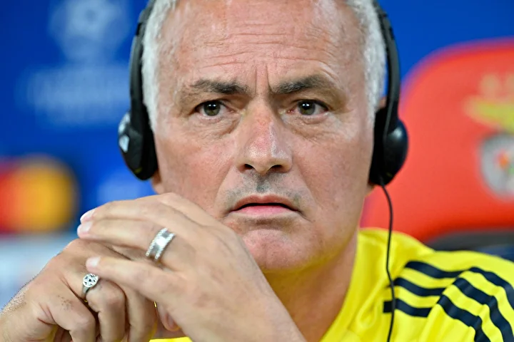 Mourinho'dan Fenerbahçe taraftarını çıldırtan hareket! Halbuki Feyenoord maçından evvel... 1 mourinhodan fenerbahce taraftarini cildirtan hareket halbuki feyenoord macindan evvel 0