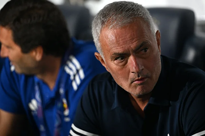 Mourinho'dan Fenerbahçe taraftarını çıldırtan hareket! Halbuki Feyenoord maçından evvel... 2 mourinhodan fenerbahce taraftarini cildirtan hareket halbuki feyenoord macindan evvel 1 NtyZUBbV