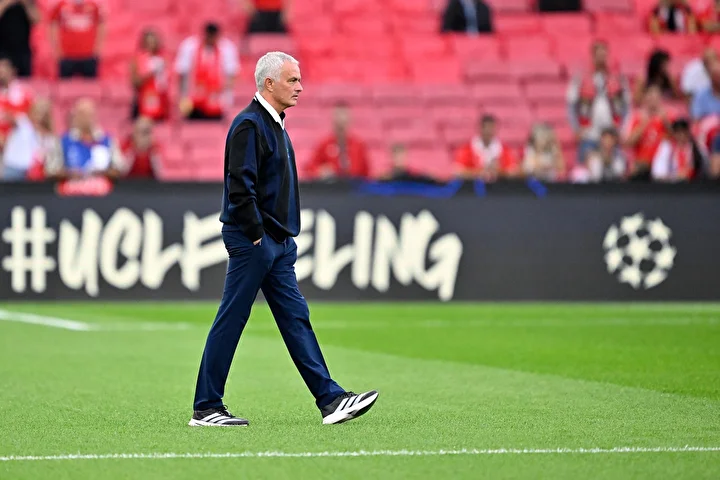 Mourinho'dan Fenerbahçe taraftarını çıldırtan hareket! Halbuki Feyenoord maçından evvel... 5 mourinhodan fenerbahce taraftarini cildirtan hareket halbuki feyenoord macindan evvel 4 ttzQGAaj