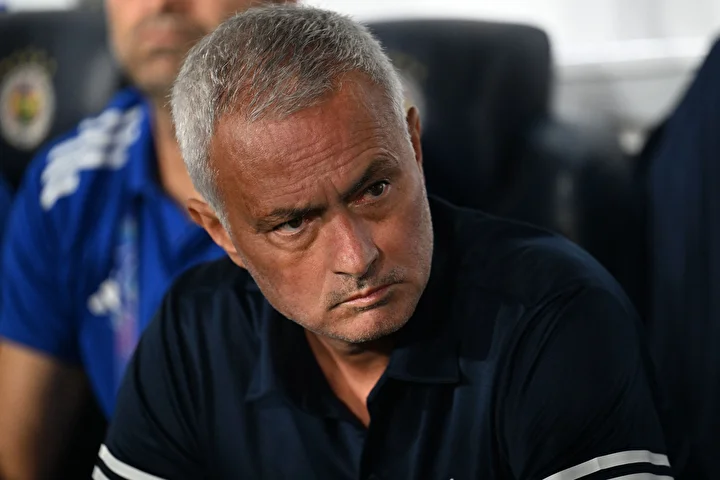 Mourinho'dan Fenerbahçe taraftarını çıldırtan hareket! Halbuki Feyenoord maçından evvel... 6 mourinhodan fenerbahce taraftarini cildirtan hareket halbuki feyenoord macindan evvel 5