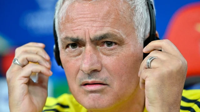 Mourinho’dan Fenerbahçe taraftarını çıldırtan hareket! Halbuki Feyenoord maçından evvel… mourinhodan fenerbahce taraftarini cildirtan hareket halbuki feyenoord macindan evvel ysu9X2Xh.webp
