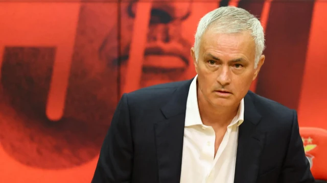 Mourinho’nun Benfica’daki yıllık maaşı aşikâr oldu! Kontratında değişik fesih unsuru mourinhonun benficadaki yillik maasi asik r oldu kontratinda degisik fesih unsuru nsr3Orxy.webp