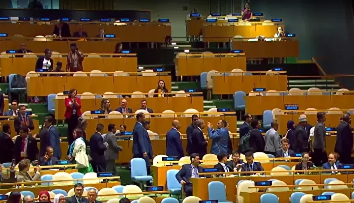 netanyahu bm genel konseyindeki konusmasi sirasinda protesto edildi 0 NFDLRHAv