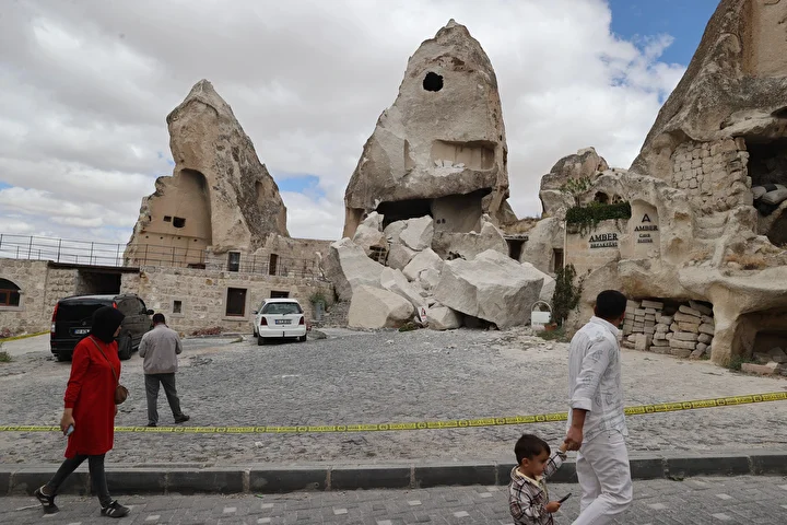 Nevşehir'de peribacasının bir kısmı çöktü 1 nevsehirde peribacasinin bir kismi coktu 0 F5q62NGs