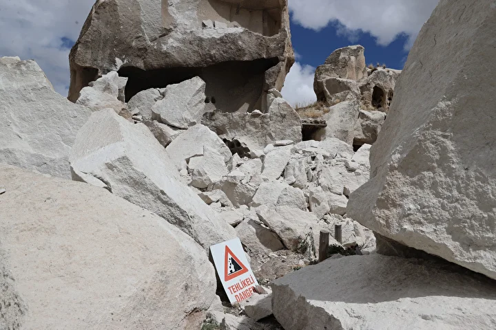 Nevşehir'de peribacasının bir kısmı çöktü 5 nevsehirde peribacasinin bir kismi coktu 4 JYWvgZ4F