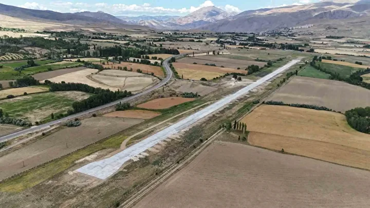 Nuri Demirağ’ın mirası tekrar hayat buldu: Türkiye’nin birinci ilçe havaalanına 84 yıl sonra uçak indi 1 nuri demiragin mirasi tekrar hayat buldu turkiyenin birinci ilce havaalanina 84 yil sonra ucak eDiEWgIc