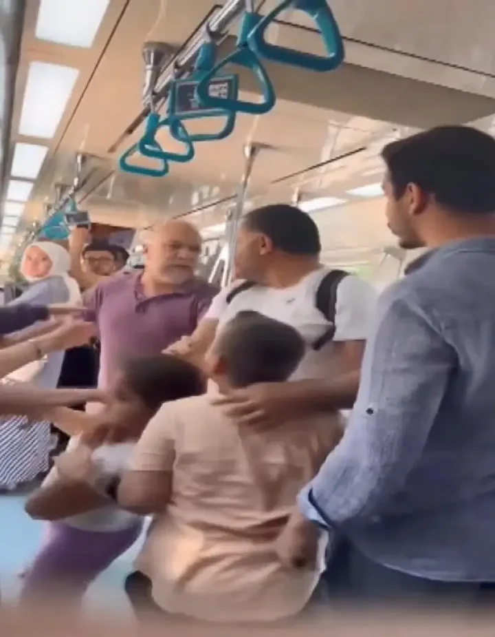o manzaralar turkiyeyi ayaga kaldirmisti marmarayda babaya cocuklarinin yaninda yumruk atan sanigin cezasi belirli 5NmaX8DC