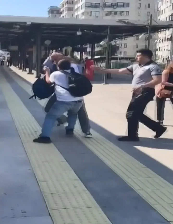 o manzaralar turkiyeyi ayaga kaldirmisti marmarayda babaya cocuklarinin yaninda yumruk atan sanigin cezasi belirli