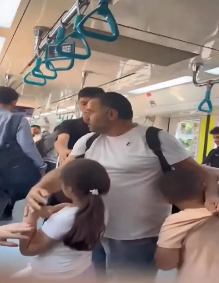 o manzaralar turkiyeyi ayaga kaldirmisti marmarayda babaya cocuklarinin yaninda yumruk atan sanigin cezasi belirli jXCnMXMP
