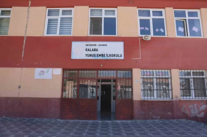 oglen tatilinde feci mevt bogazina kek kacan 9 yasindaki ogrenci hayatini kaybetti 0