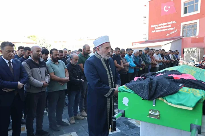 oglen tatilinde feci mevt bogazina kek kacan 9 yasindaki ogrenci hayatini kaybetti 2 SzC88z2g