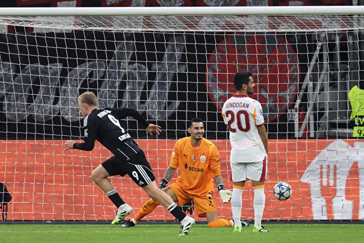 okan buruk agir frankfurt maglubiyetinin sorumlusunu acikladi 0