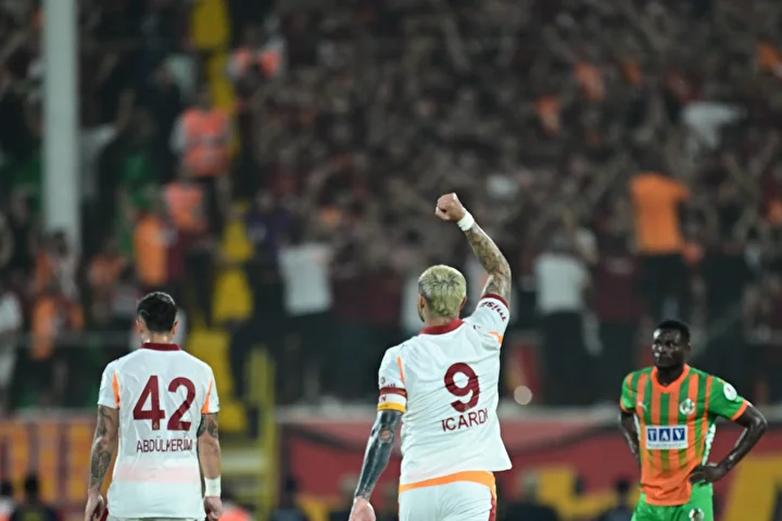 okan buruk galatasarayli yildizin bayginlik gecirdigini acikladi 0