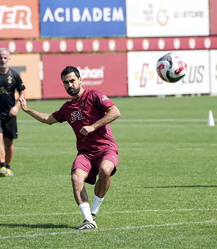 Okan Buruk'tan Eyüpspor maçı öncesi saat yansısı 4 okan buruktan eyupspor maci oncesi saat yansisi 3 LqtZjqEi