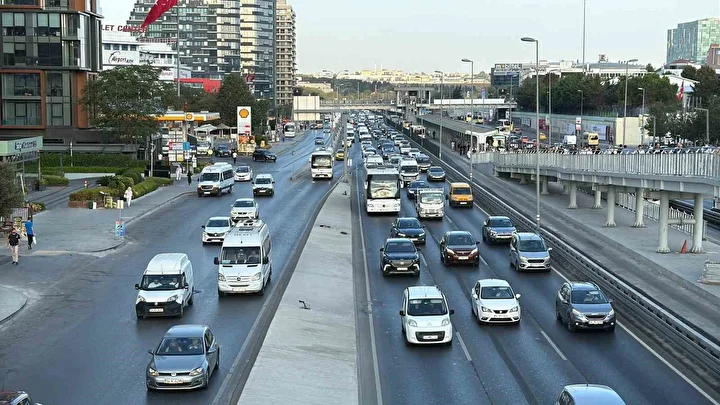 Okullarda birinci zil, bu sabah ‘uyum’ eğitimleri için çaldı: İstanbul'da birinci günden trafik yoğunluğu oluştu 3 okullarda birinci zil bu sabah uyum egitimleri icin caldi istanbulda birinci gunden trafik yogunlugu 4yfvVazy