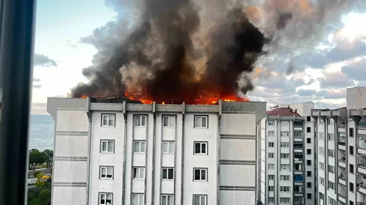 orduda 7 katli binanin catisi alev alev yandi 4 QrX6t6KC